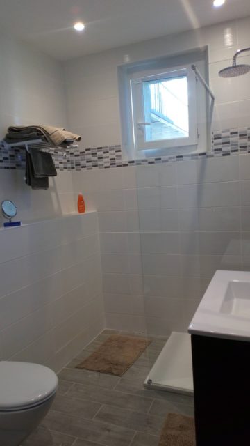 Basalte-chambre-hotes-2-personnes-ardeche-piscine-sdb