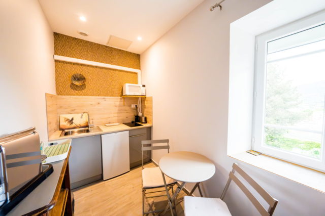 maison-jaffran-studio-kitchenette-privas-ardeche-piscine