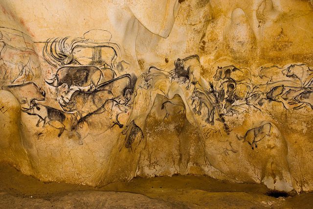 bestiaires-peints-murs-caverne-pont-arc-grotte-chauvet